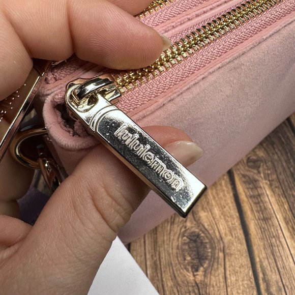 Lululemon Curved Wristlet Velour NWT *Limited Edition Gold* Pink Pastel (O/S) - Picture 5 of 13